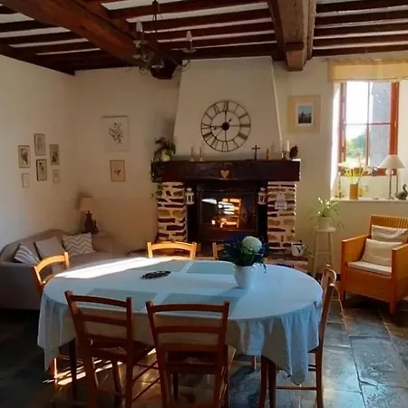 Pilea, Maison A La Campagne Avec Grand Jardin