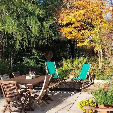 Pilea, Maison A La Campagne Avec Grand Jardin